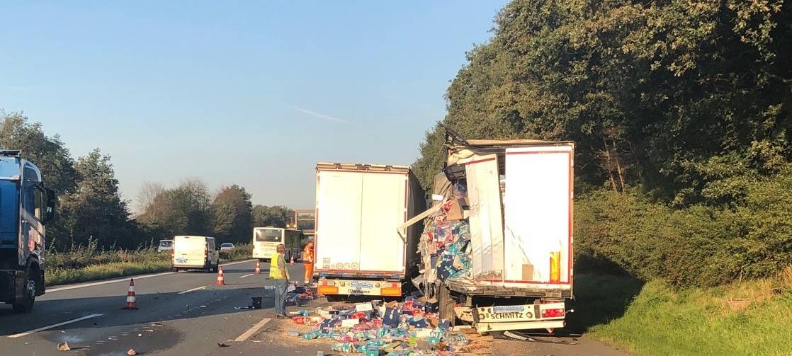 LKW-Unfall auf A2: Bergungsarbeiten dauern an