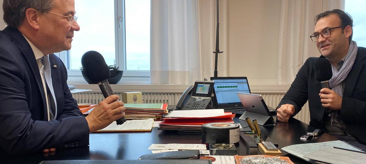 Corona-Podcast: Laschet hält nichts von Unterricht Zuhause