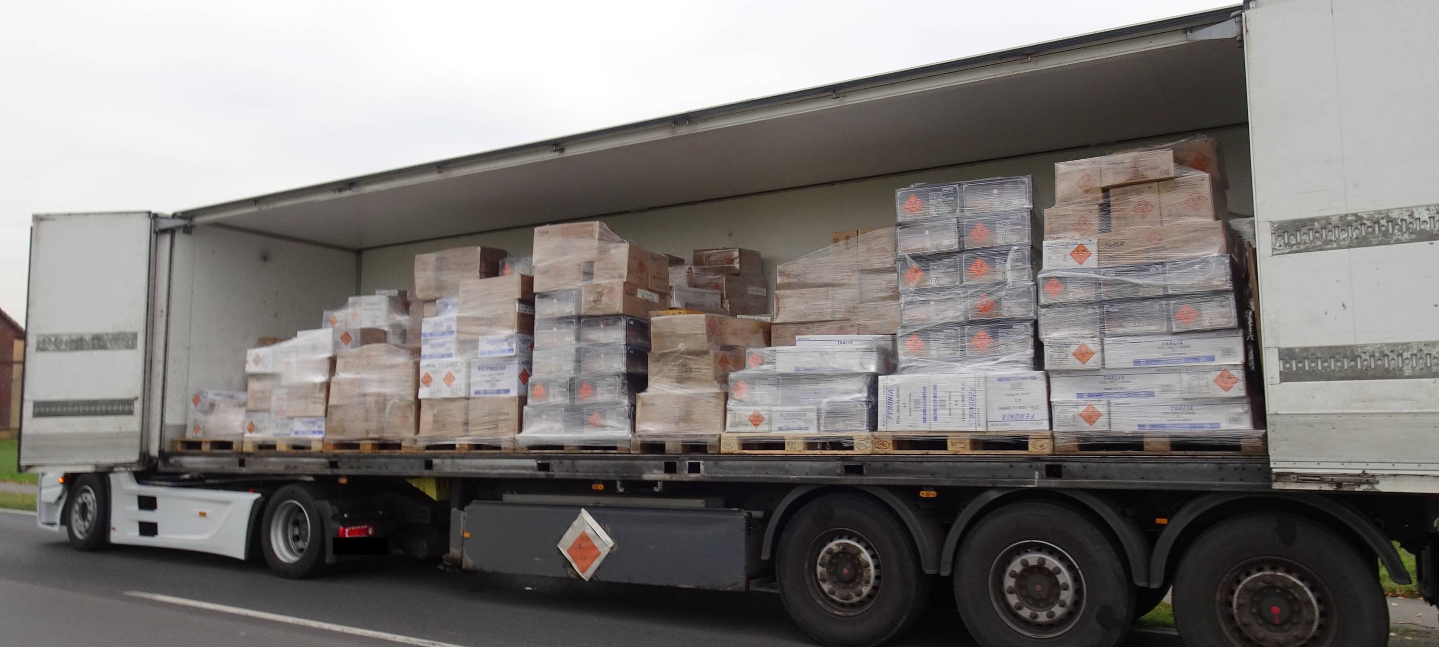 Polizei zieht kaputten Feuerwerks-LKW aus dem Verkehr