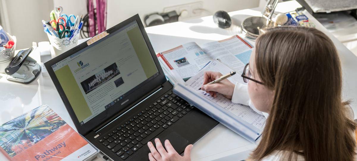 Osterferien vorbei: Schule startet mit Distanzunterricht