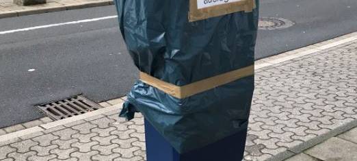 Parkscheinautomaten durch Böller zerstört