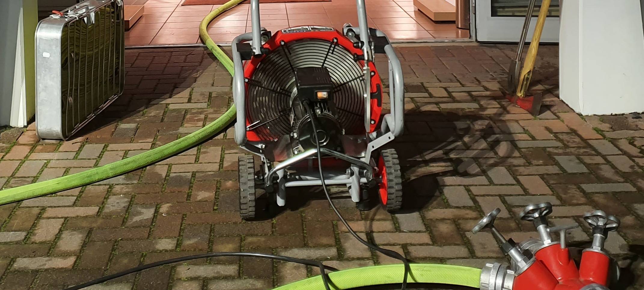 Feuer im Autohaus: Technischer Defekt