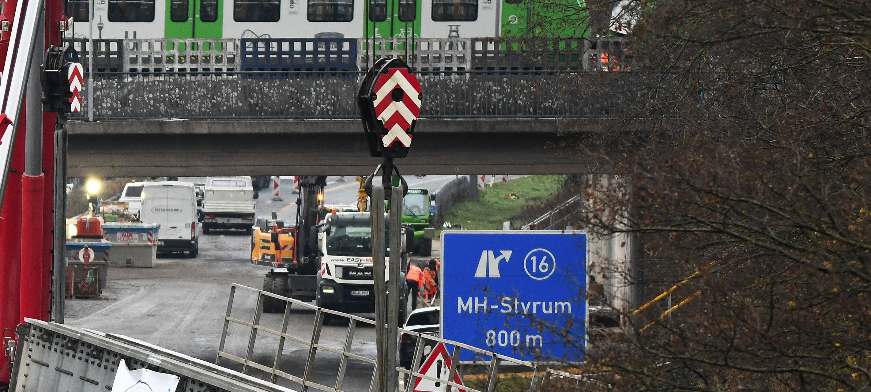 Weitere Sperrungen nach Tanklasterunglück auf A40