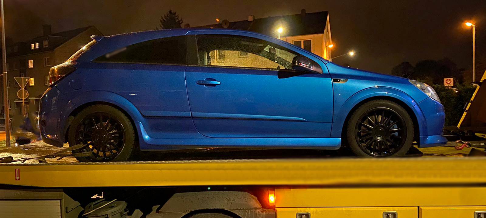 Polizei beschlagnahmt Auto auf Zechengelände