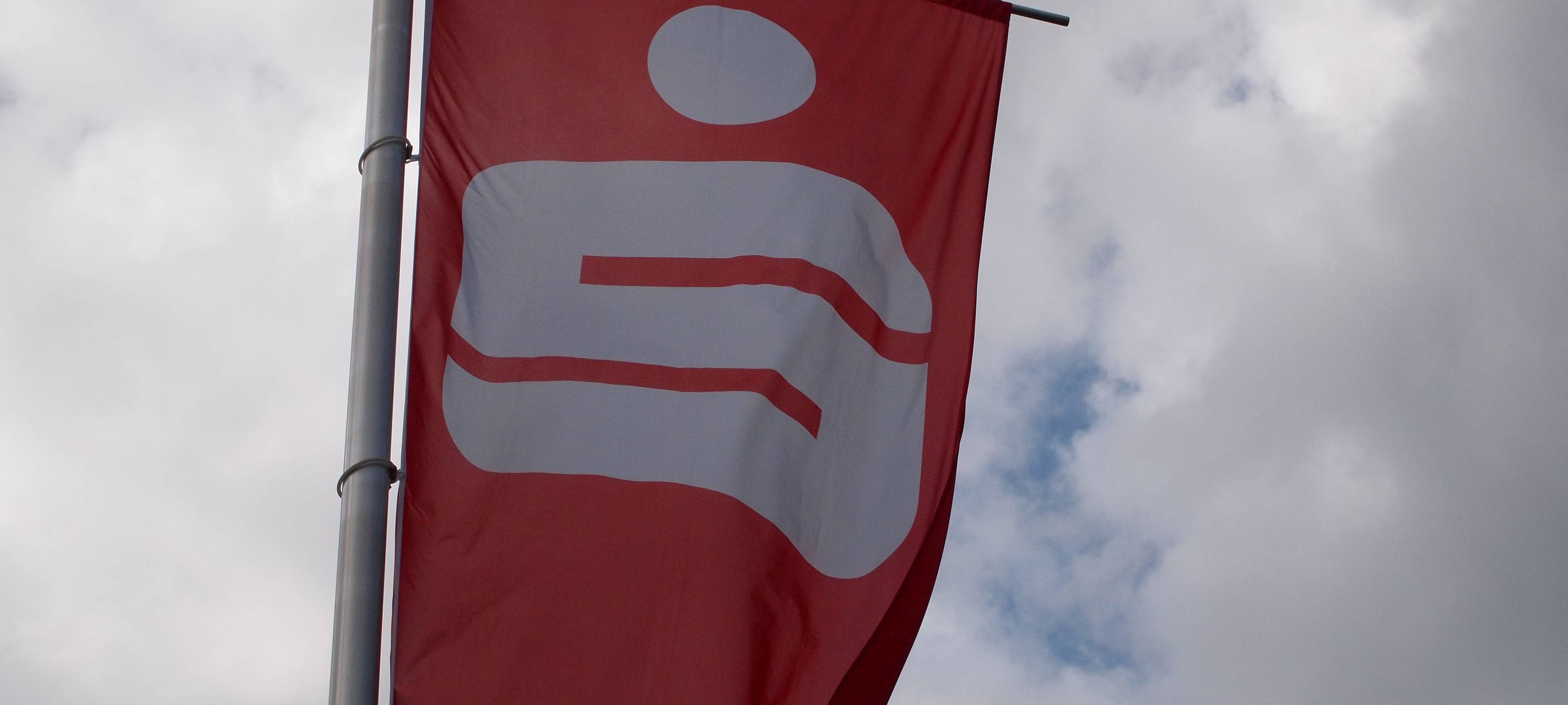 Automatensprenger fuhren in geklautem Fluchtwagen