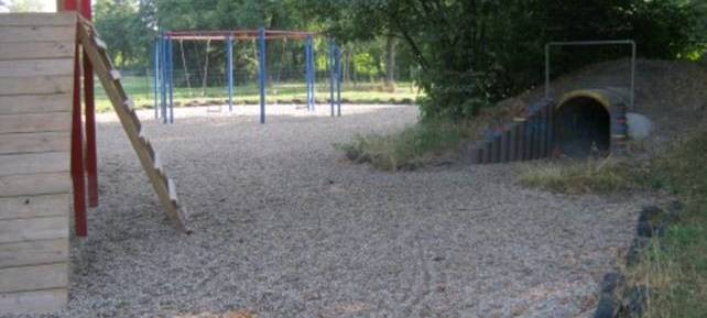 Spielplatz durch Fäkalien verschmutzt