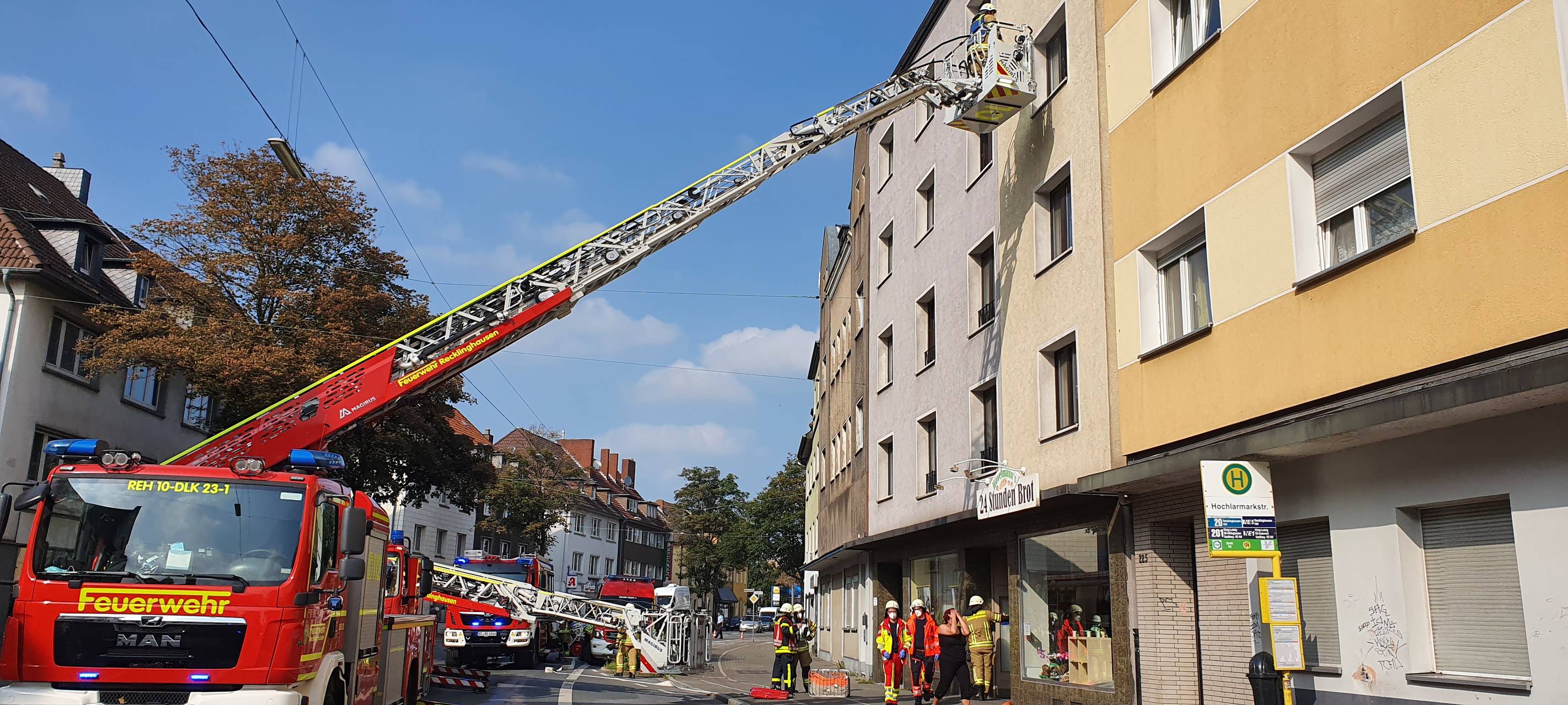Akkus in Flammen: Drei Verletzte bei Wohnungsbrand