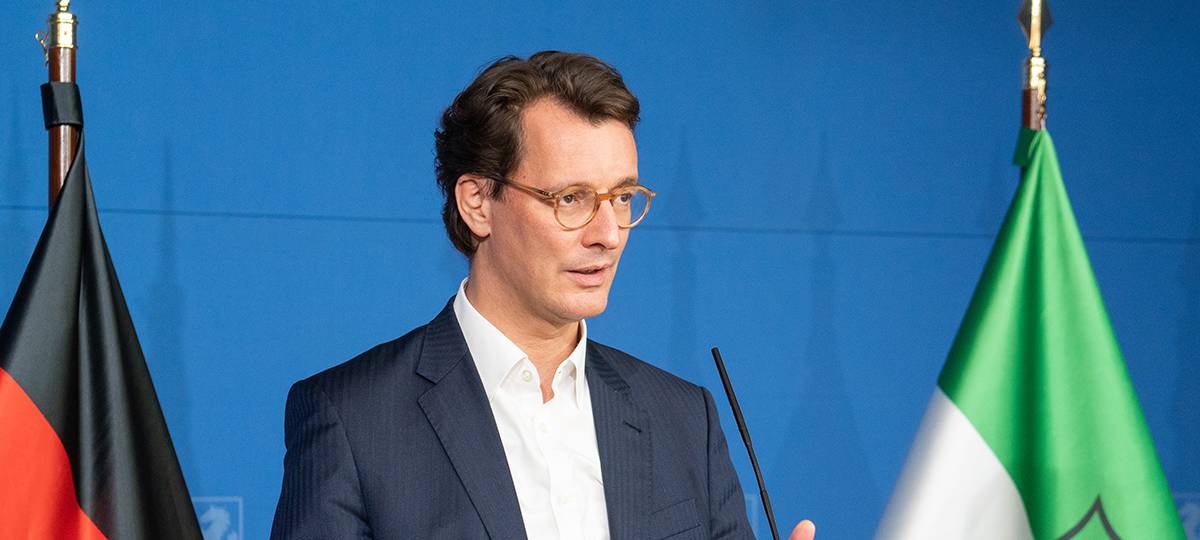 Wüst unterrichtet Landtag über Corona-Lockerungen