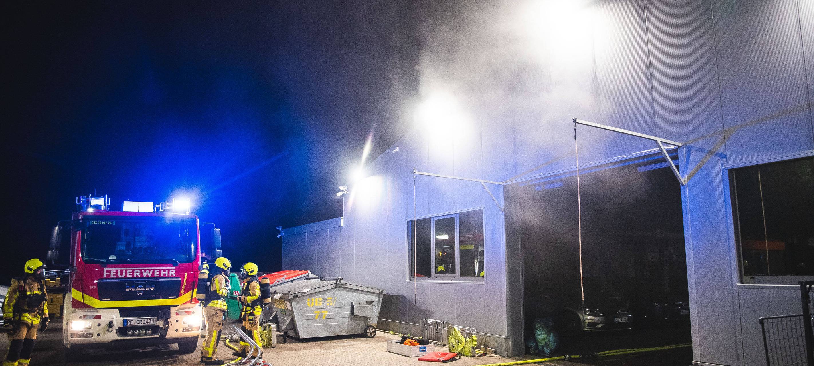 Feuer verursacht hohen Schaden in Autowerkstatt