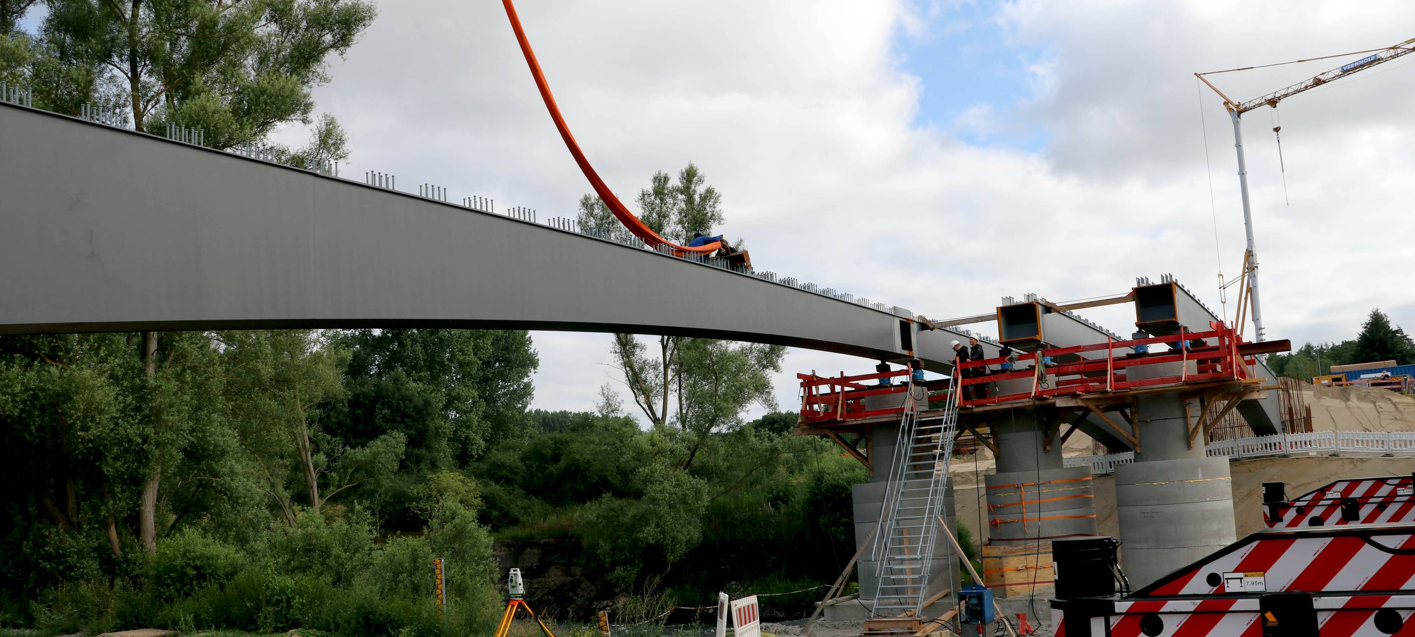 Neue Lippebrücke in Ahsen nimmt Gestalt an
