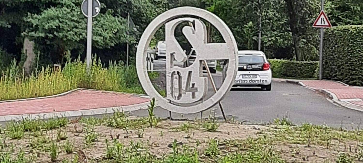 Schalke-Logo im Kreisverkehr