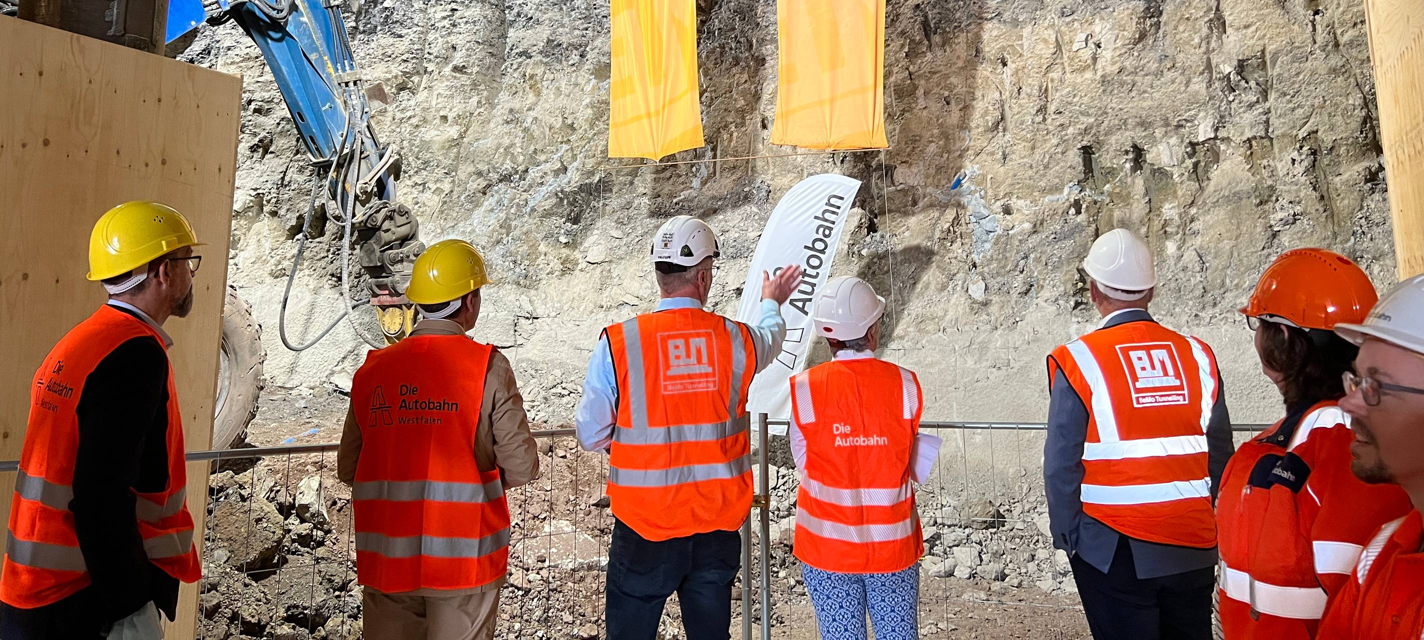 Tunnel-Durchstich A43