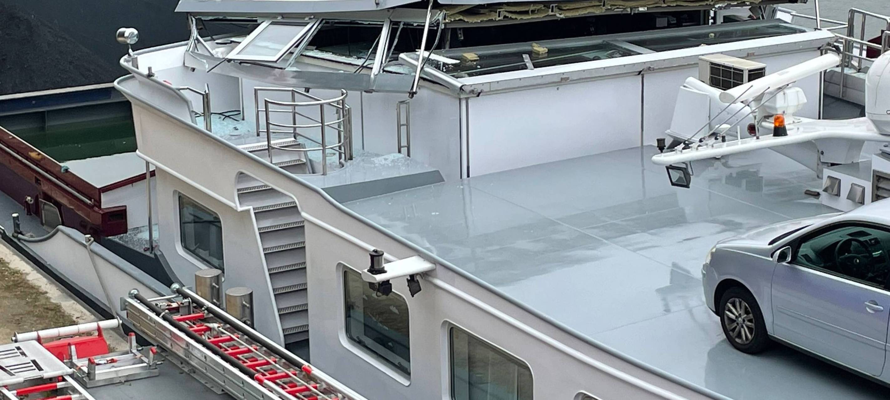 Erneutes Schiffsunglück: Brücke gerammt, Führerhaus zerstört