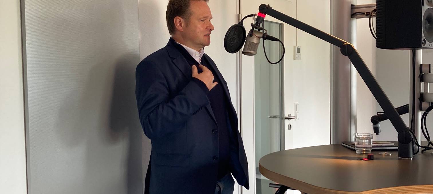 Hörer stellt Politiker wegen Energiekrise zur Rede