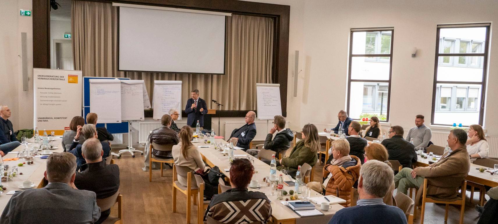 Die Stadt diskutiert mit Bürgern und Institutionen an einem runden Tisch über Hilfsangebote in der Energiekrise.