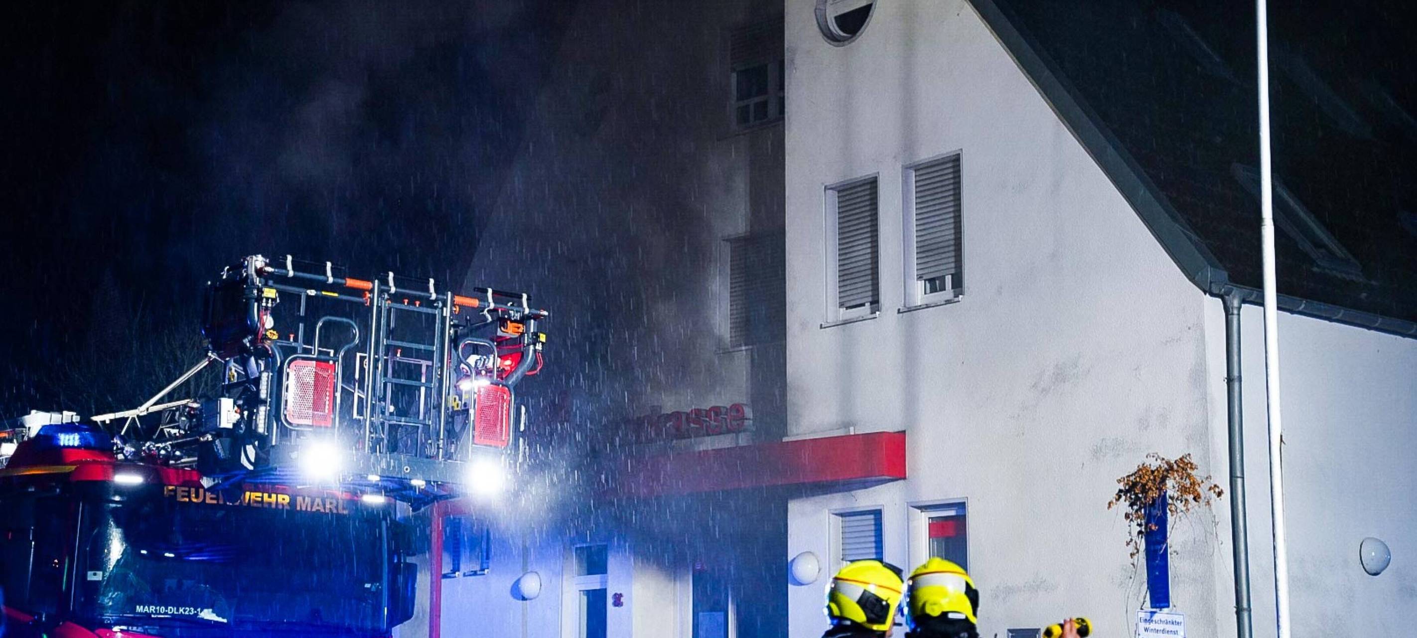 Marl: Unbekannter setzt Sparkasse in Brand