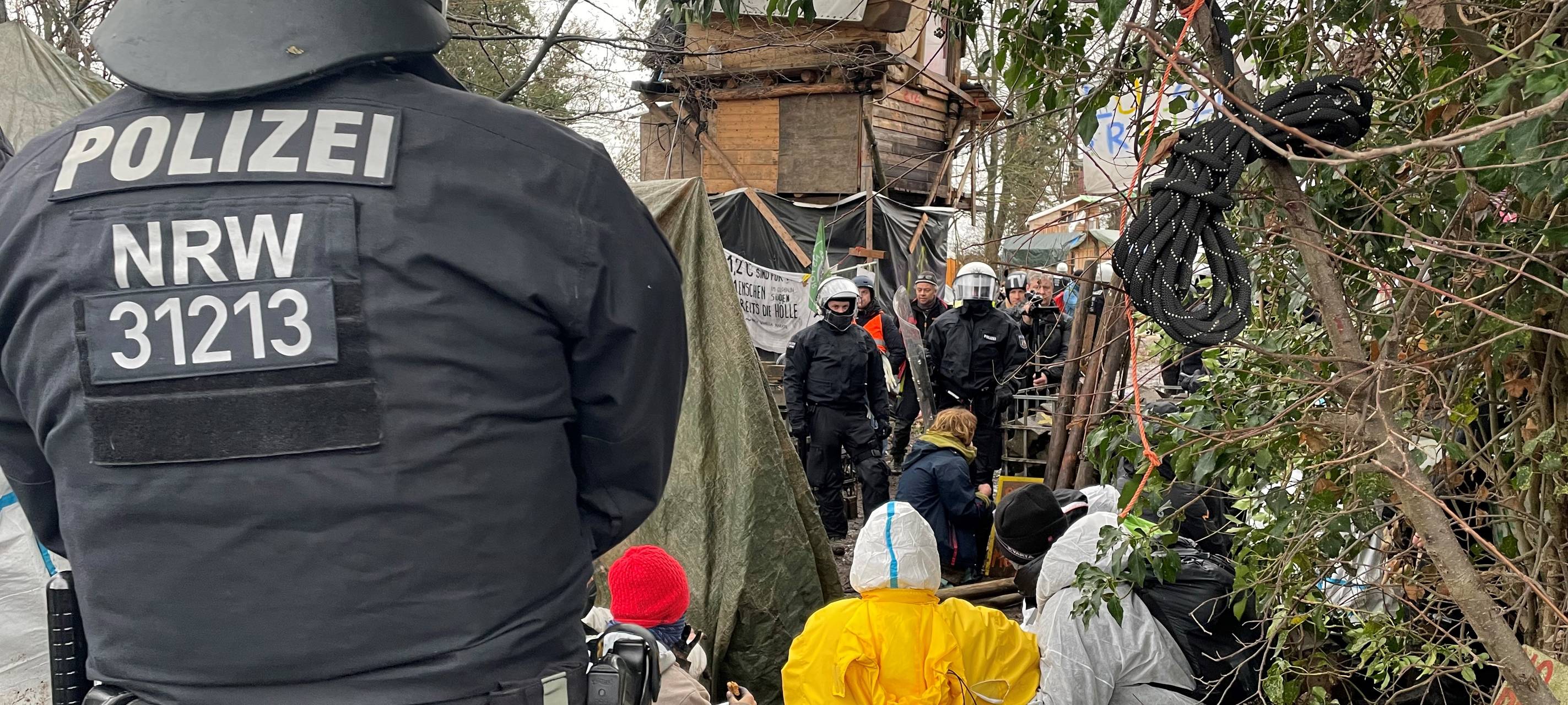 Lützerath: Polizei setzt Räumung fort - Aktivisten organisieren Großdemonstration