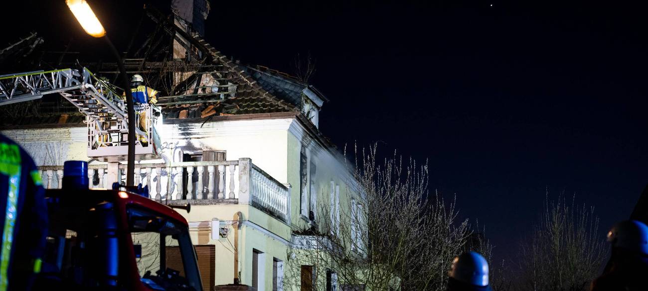 Die Feuerwehr war auch mit Drehleiter bei dem Brand in Recklinghausen im Einsatz.