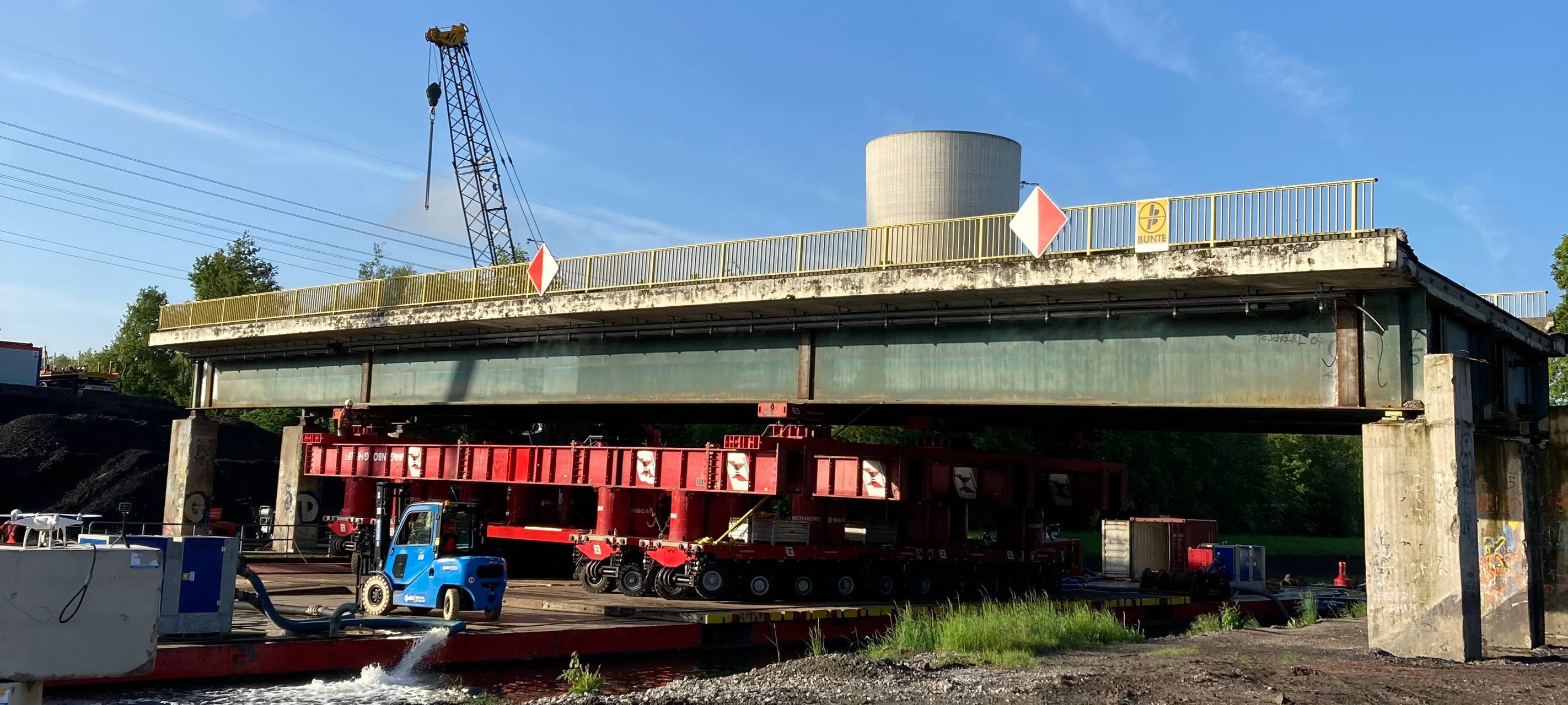 Spektakulärer Abbau der Löringhofbrücke in Datteln