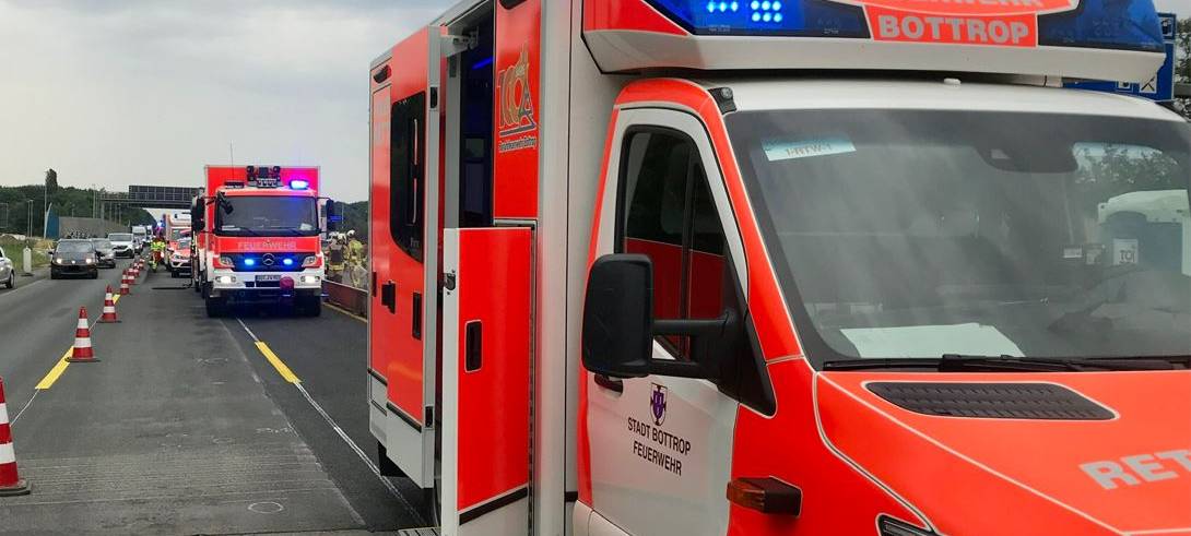 Mehrere Rettungswagen waren bei dem schlimmen Unfall auf der A2 im Einsatz.