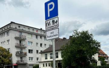 Ausgeschilderter Generationen-Parkplatz in der Waltroper Innenstadt. 