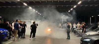 Etliche Autos und Tuningfans trafen sich im Parkhaus des Marler Sterns.