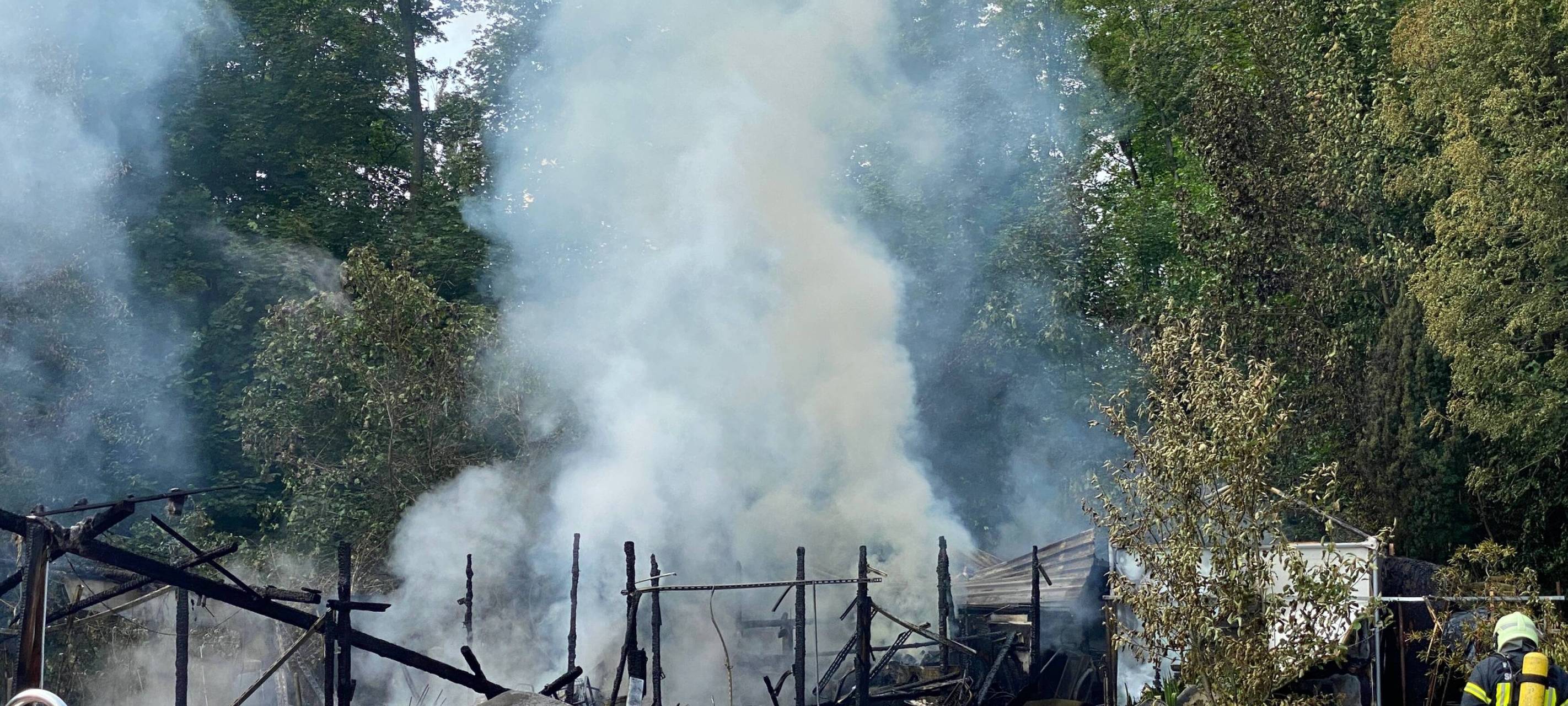 Feuerwehreinsatz in Herten: Mehrere Gartenlauben abgebrannt