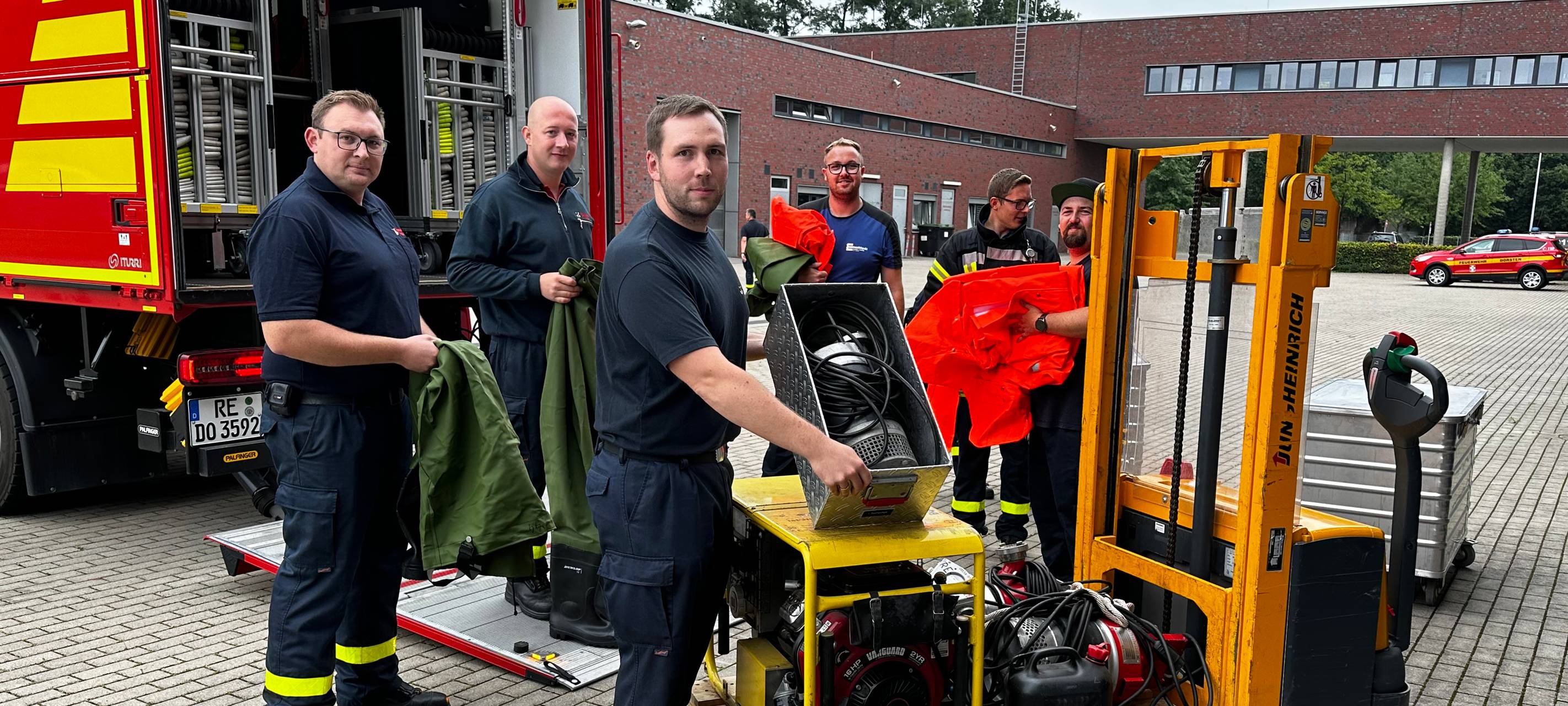 Feuerwehren aus dem Kreis Recklinghausen helfen in Gelsenkirchen