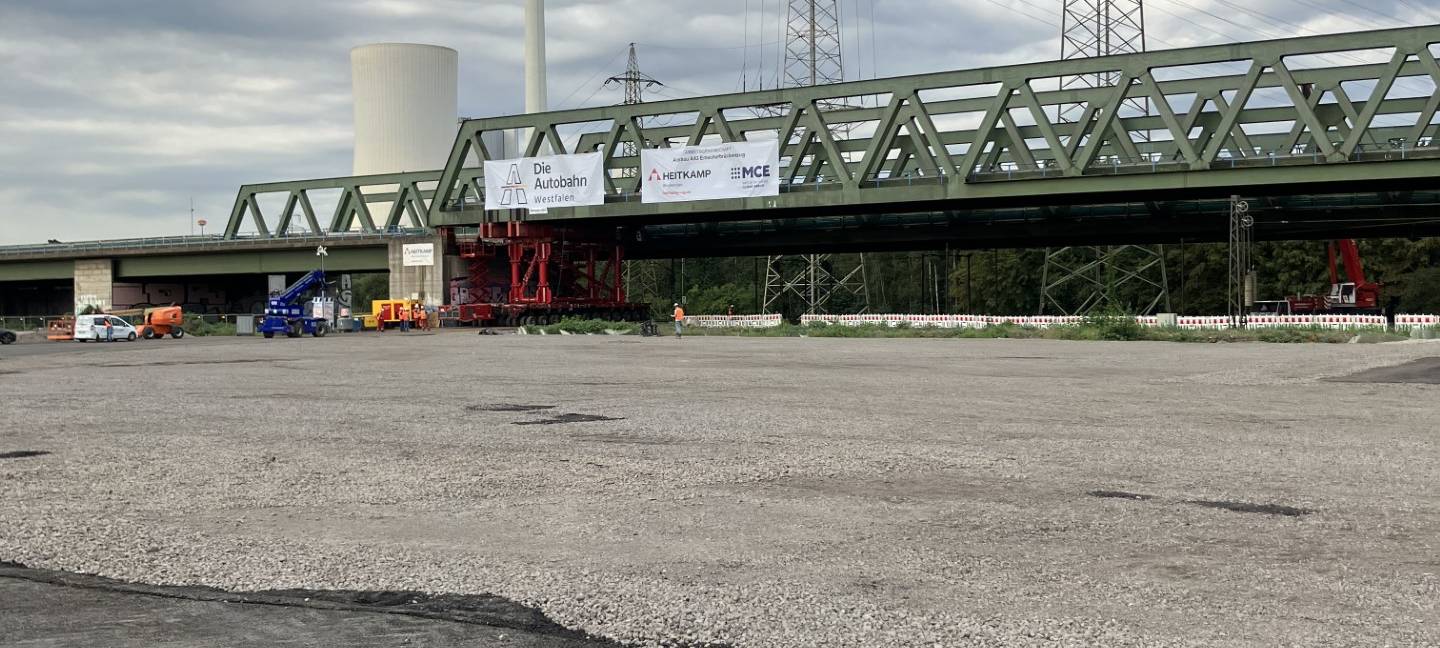 Recklinghausen: Osthälfte der Emschertalbrücke wird verschoben