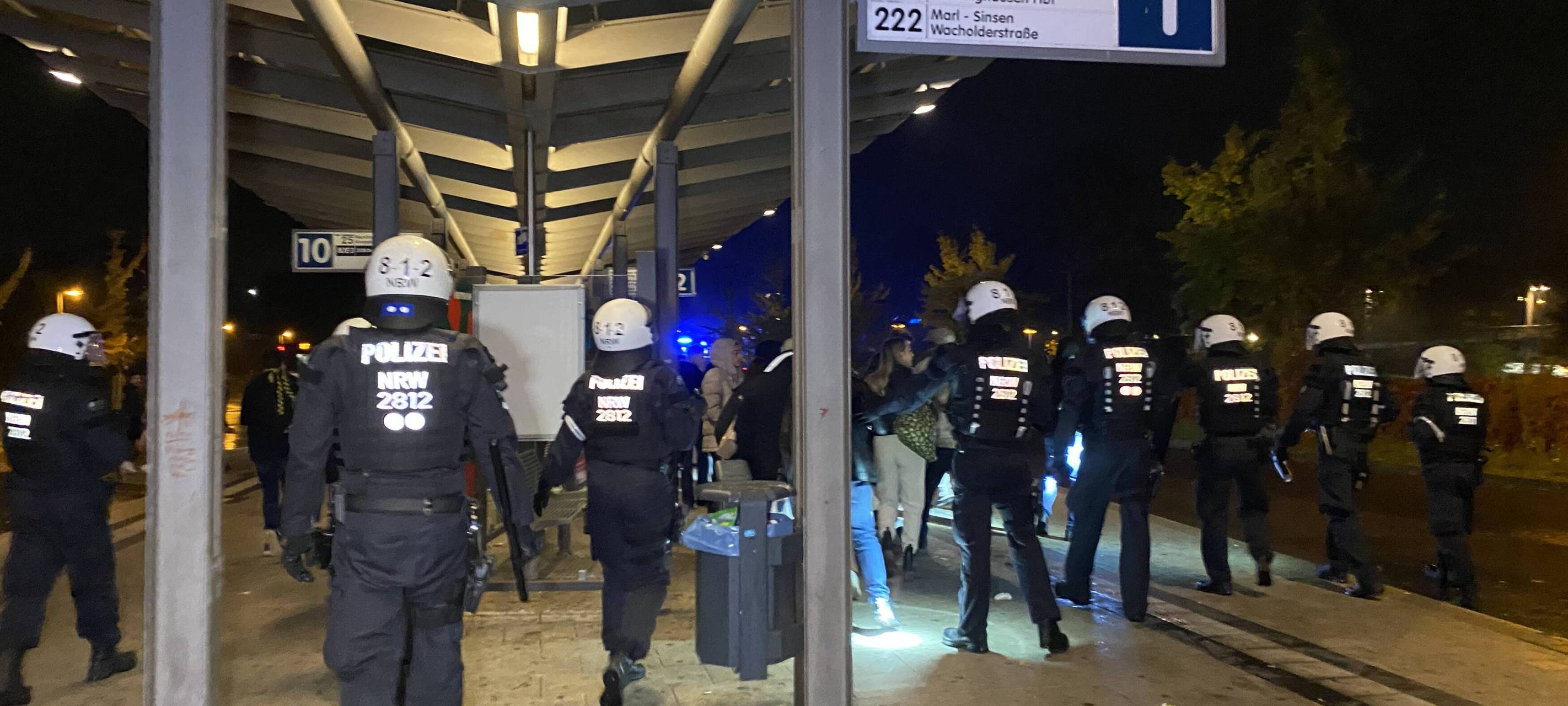 Viel Polizei am Marler Busbahnhof in der Silvesternacht
