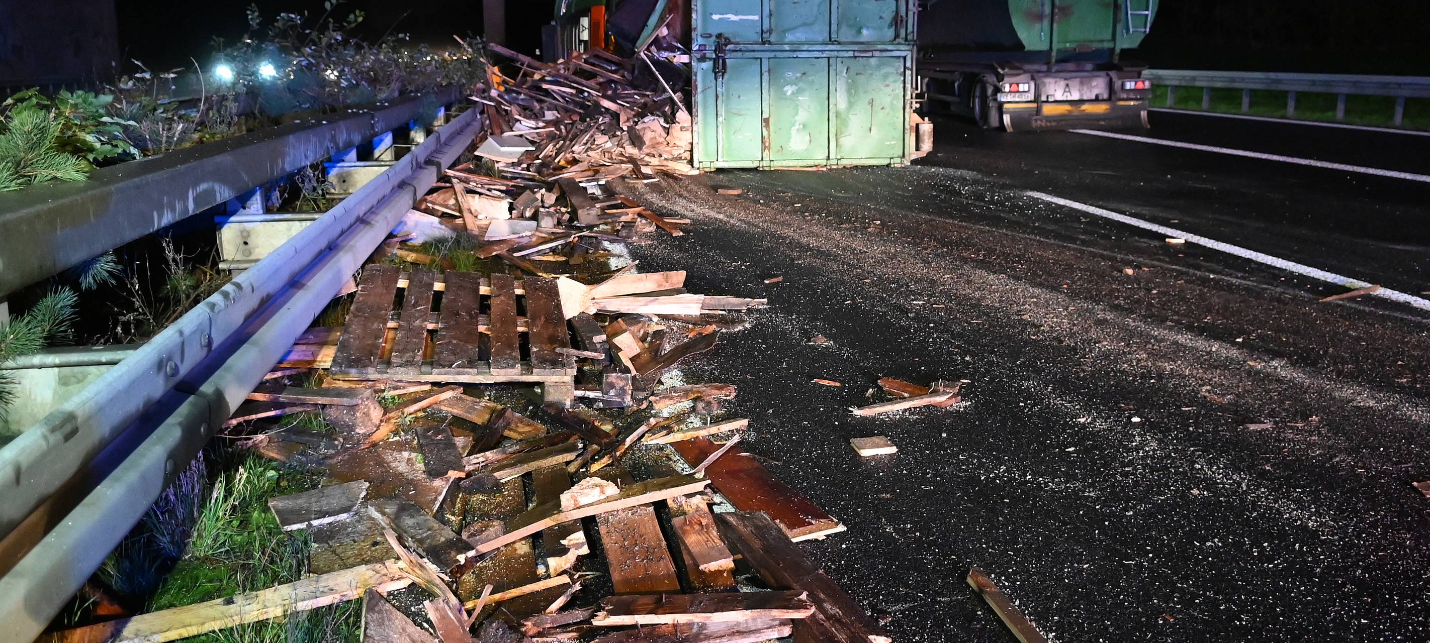 Unfall auf A43 bei Haltern: LKW umgekippt