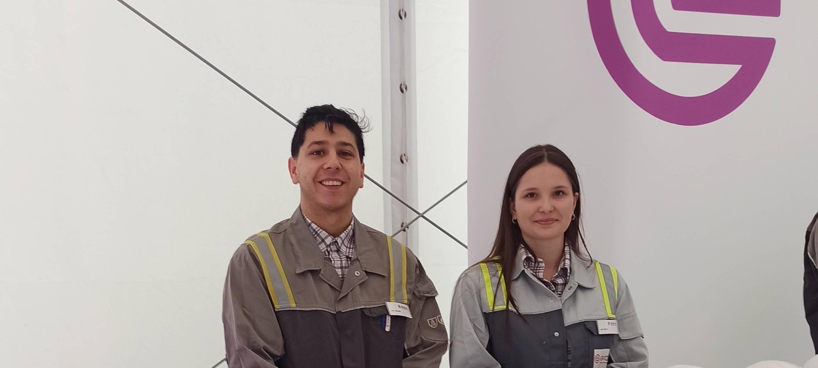 Die beiden Auszubildenen vor ihrem Gespräch mit König Willem-Alexander