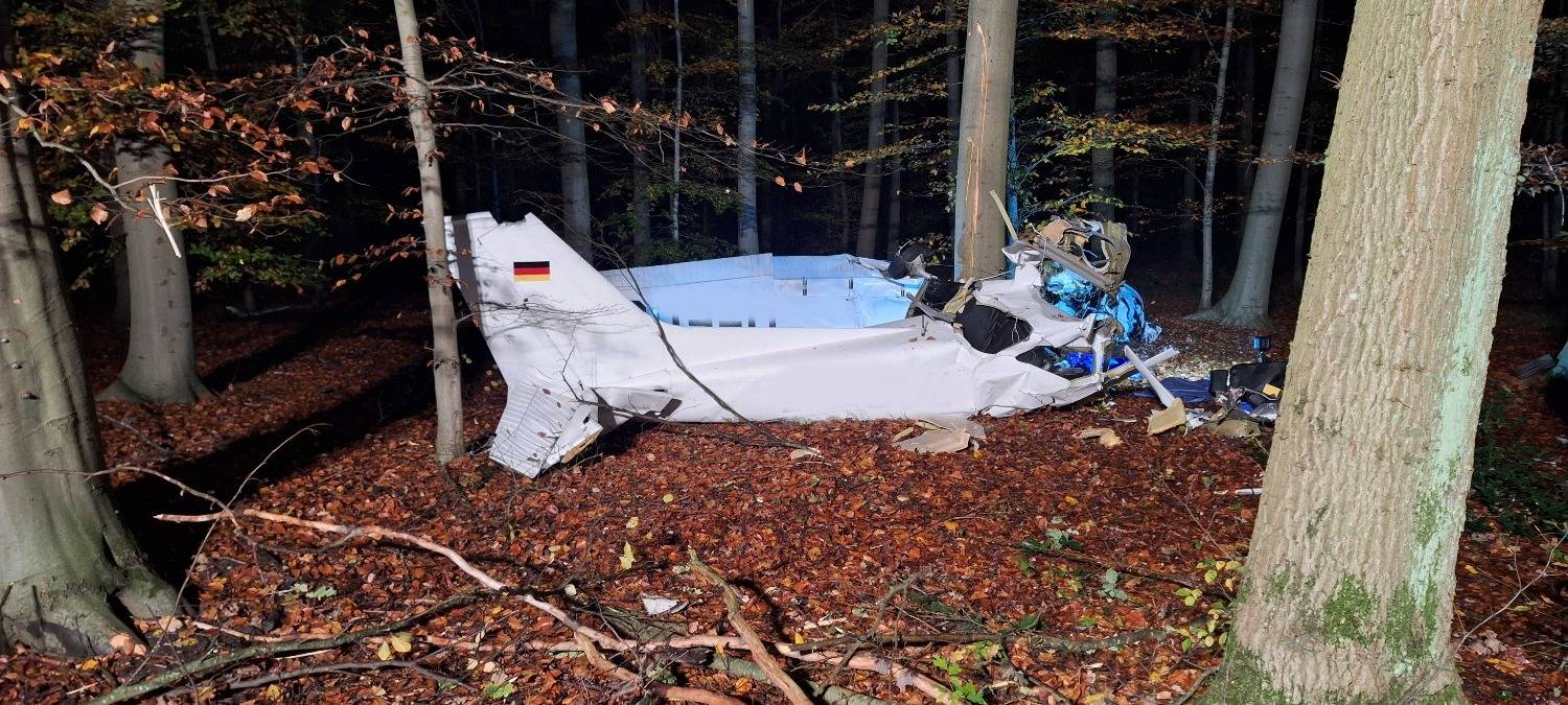 Das Wrack des Kleinflugzeugs wurde in einem Wald in Bottrop gefunden.