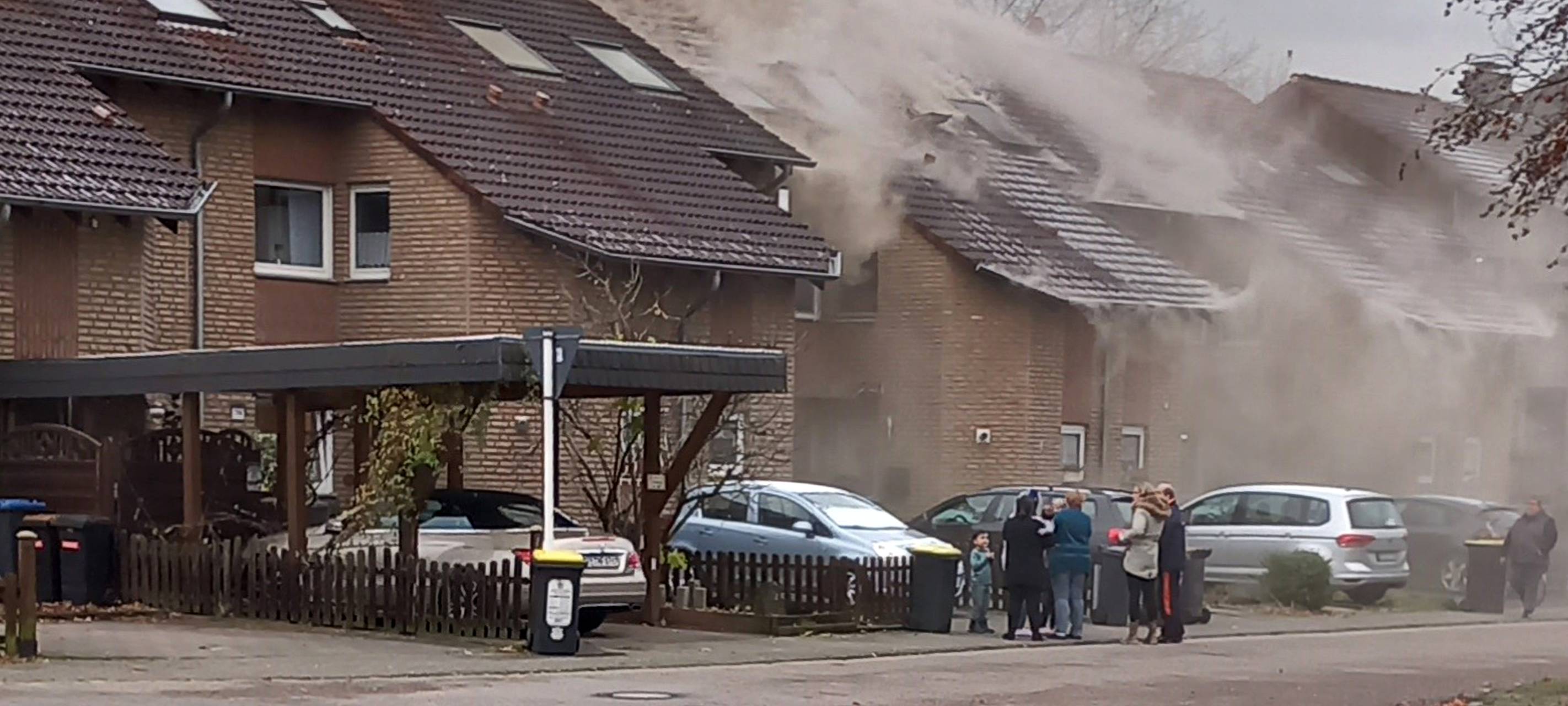 Dachstuhlbrand: Feuerwehreinsatz in Marl-Hamm