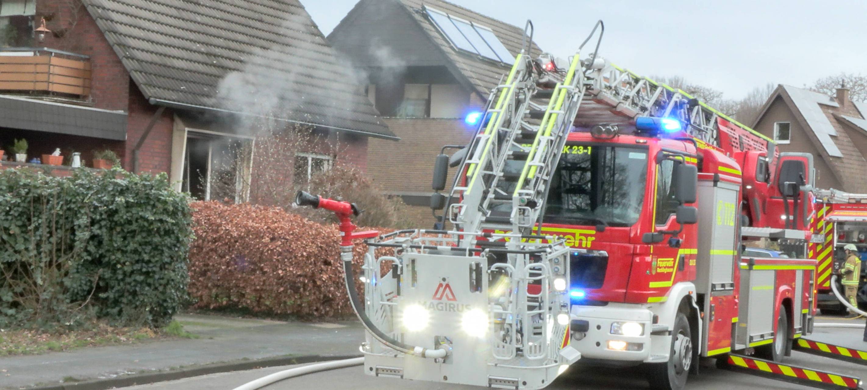 Wohnungsbrand in Recklinghausen: Frau schwerst verletzt