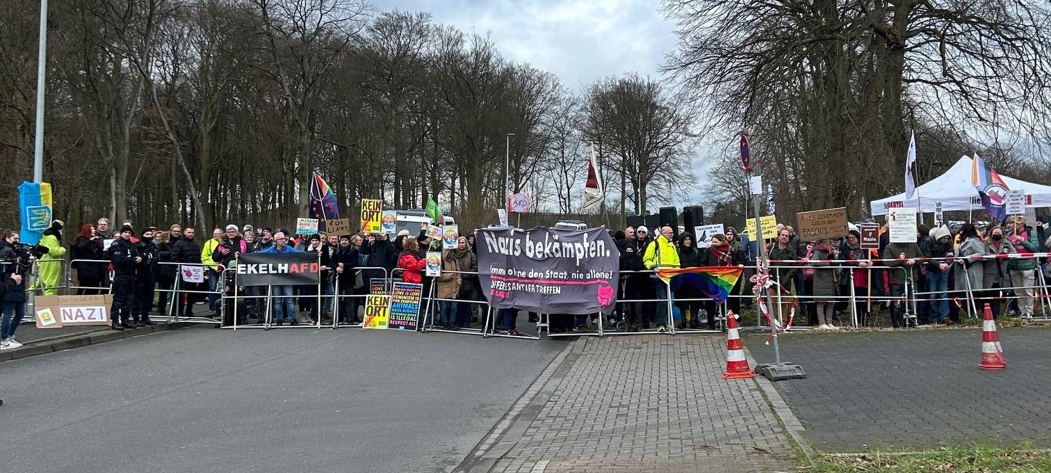 2.000 Menschen protestieren gegen AfD-Landesparteitag in Marl