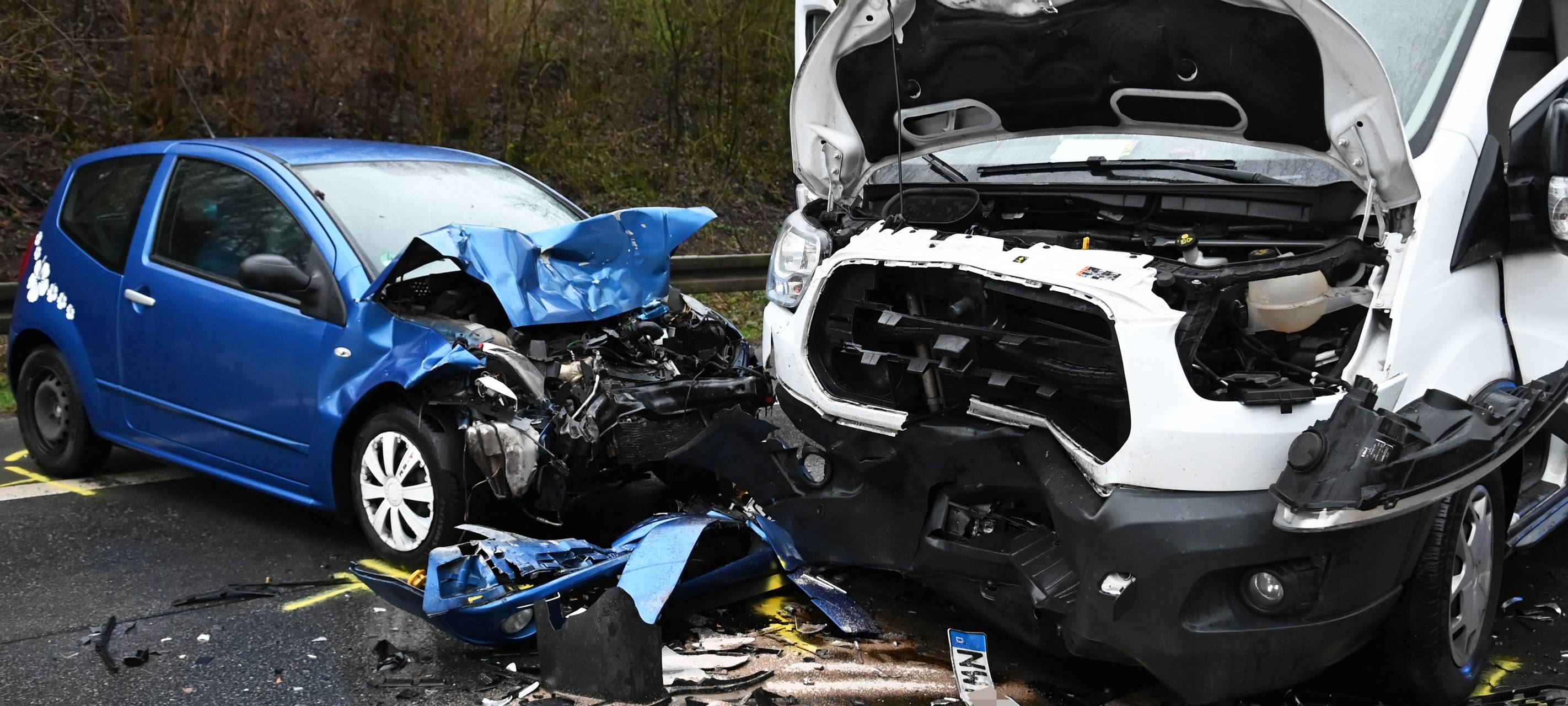 Die beiden Fahrzeuge sind nach dem Unfall in Dorsten nur noch schrott.