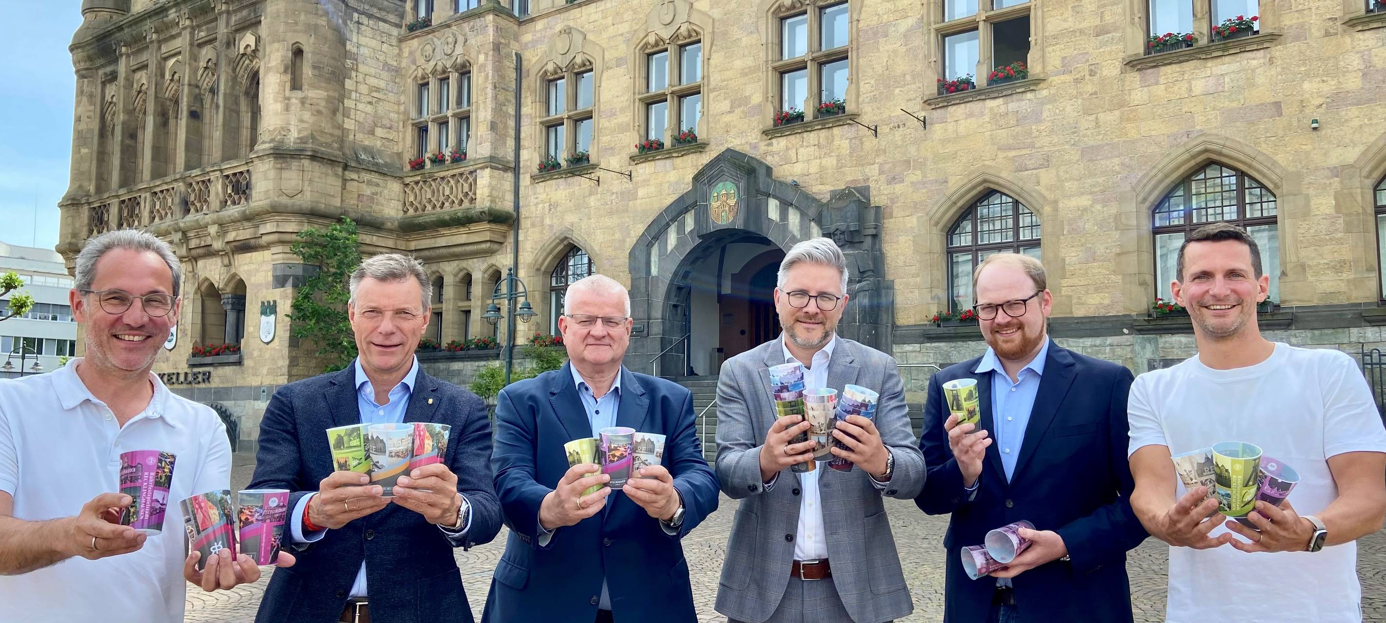 Public Viewing: Mehrwegbecher mit Recklinghausen-Motiven