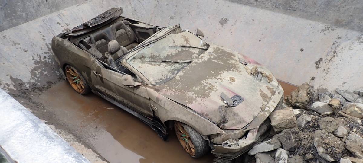Das Cabrio wurde völlig zerstört aus dem Datteln-Hamm-Kanal gezogen.