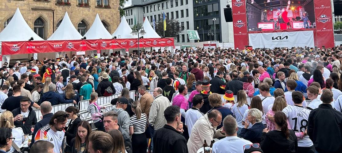 Zum EM-Public Viewing in Recklinghausen kamen bisher tausende Fußball-Fans.
