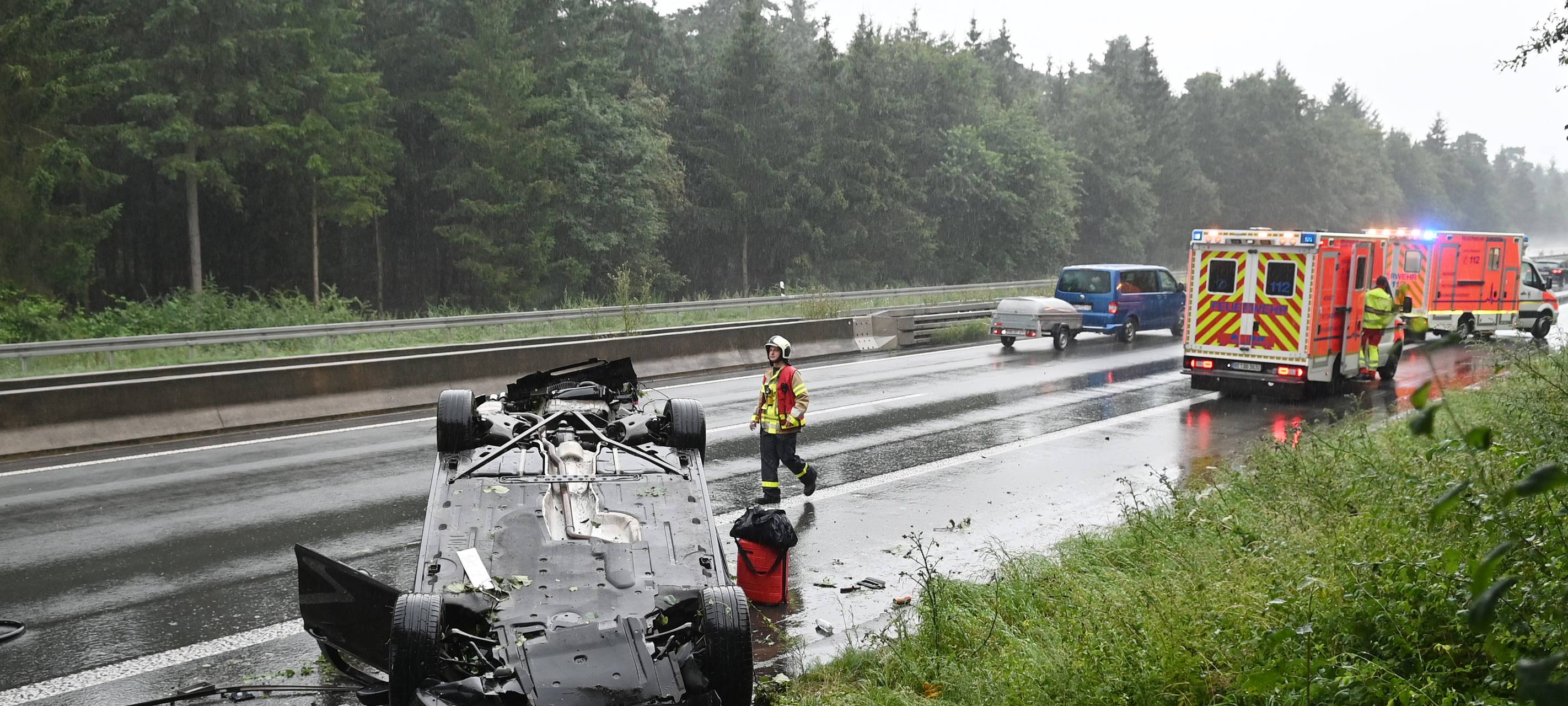 Dorsten: Auto überschlägt sich auf A31