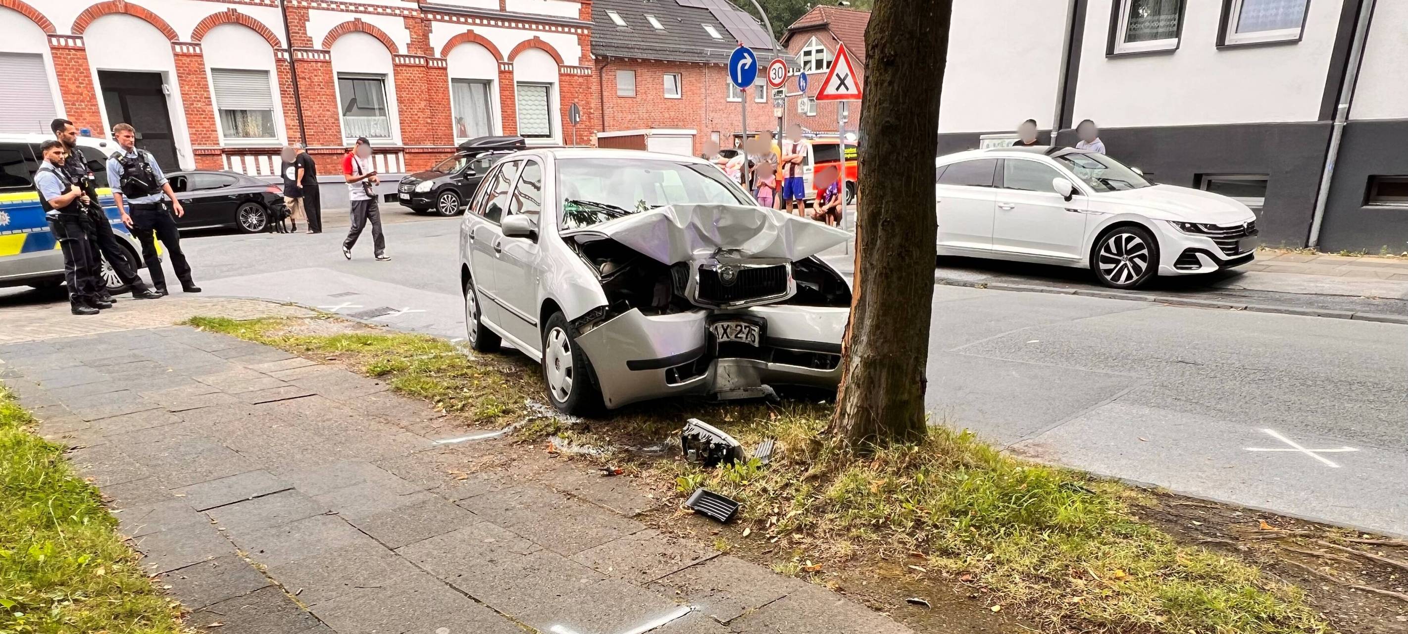 Recklinghausen: 15-Jähriger verursacht Unfall mit Mutters Auto