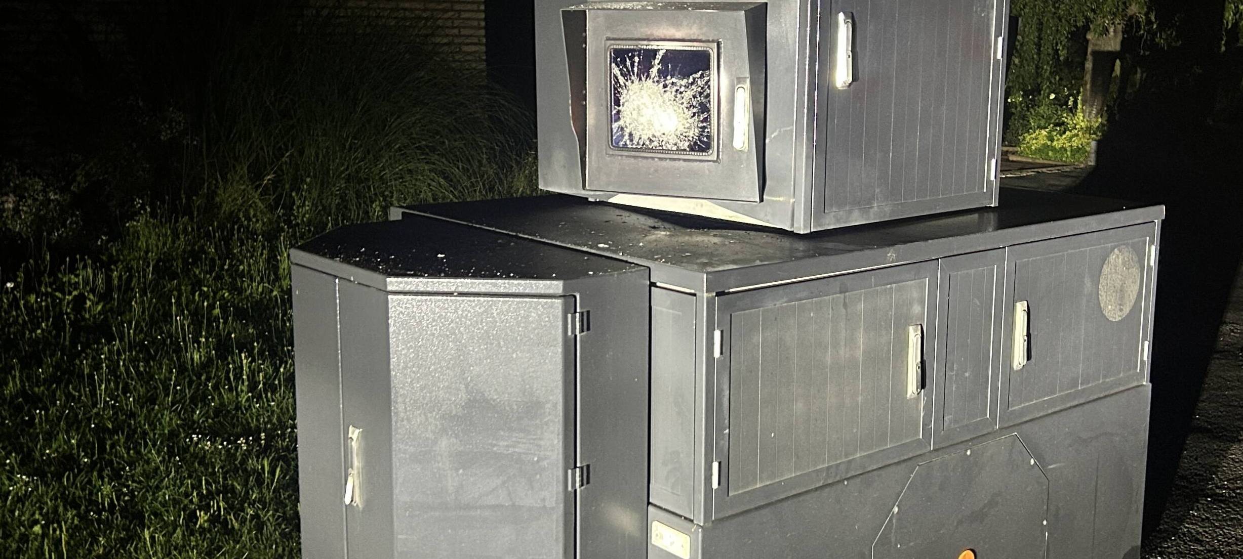 Bei der Attacke in Oer-Erkenschwick wurde unter anderem die Scheibe des Panzerblitzers zerstört.