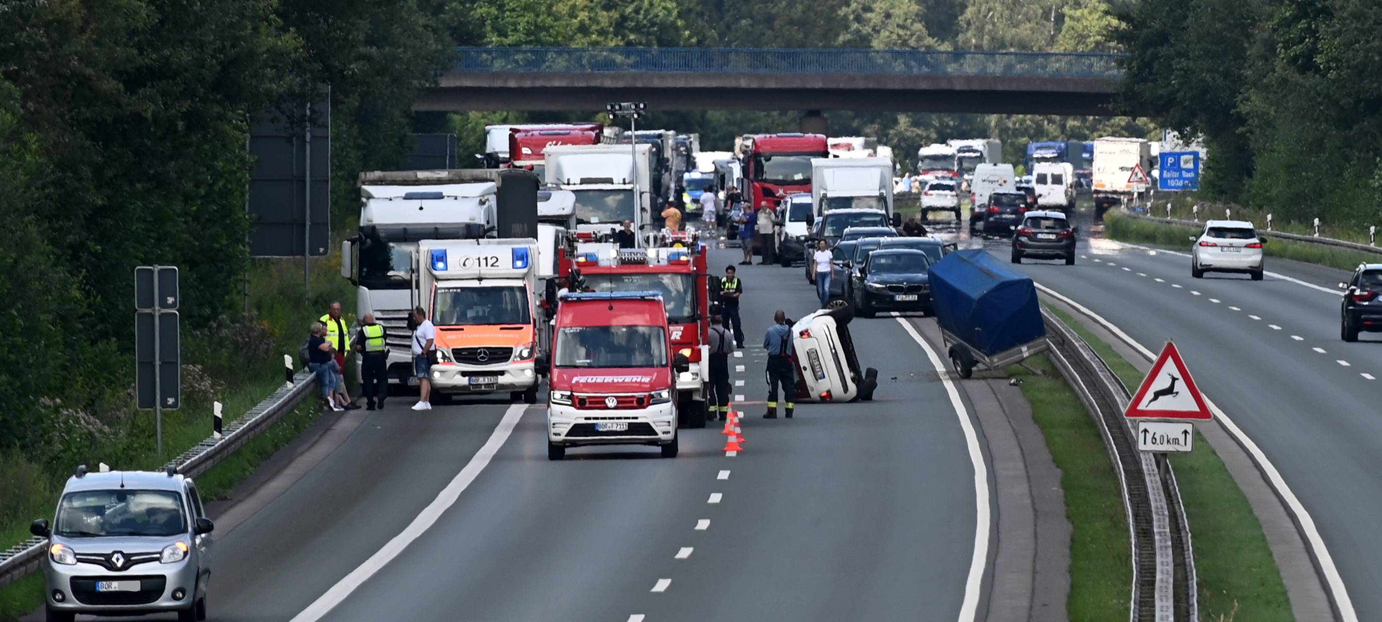 Reifen an Anhänger geplatzt: Unfall auf A31 bei Dorsten