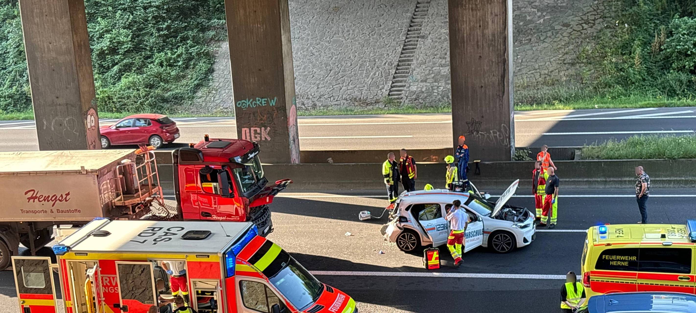 Castrop-Rauxel: Unfall mit LKW und Fahrschulauto auf A42