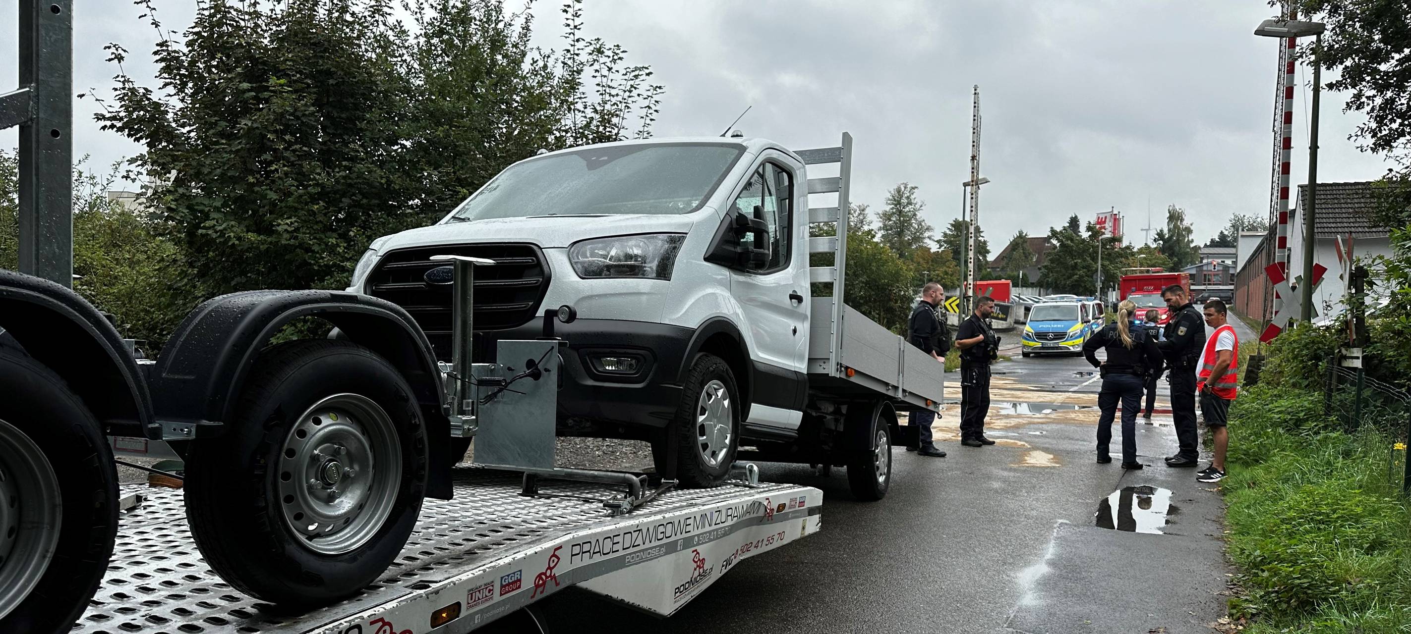 Dorsten: Zug rammt LKW-Anhänger an Bahnübergang