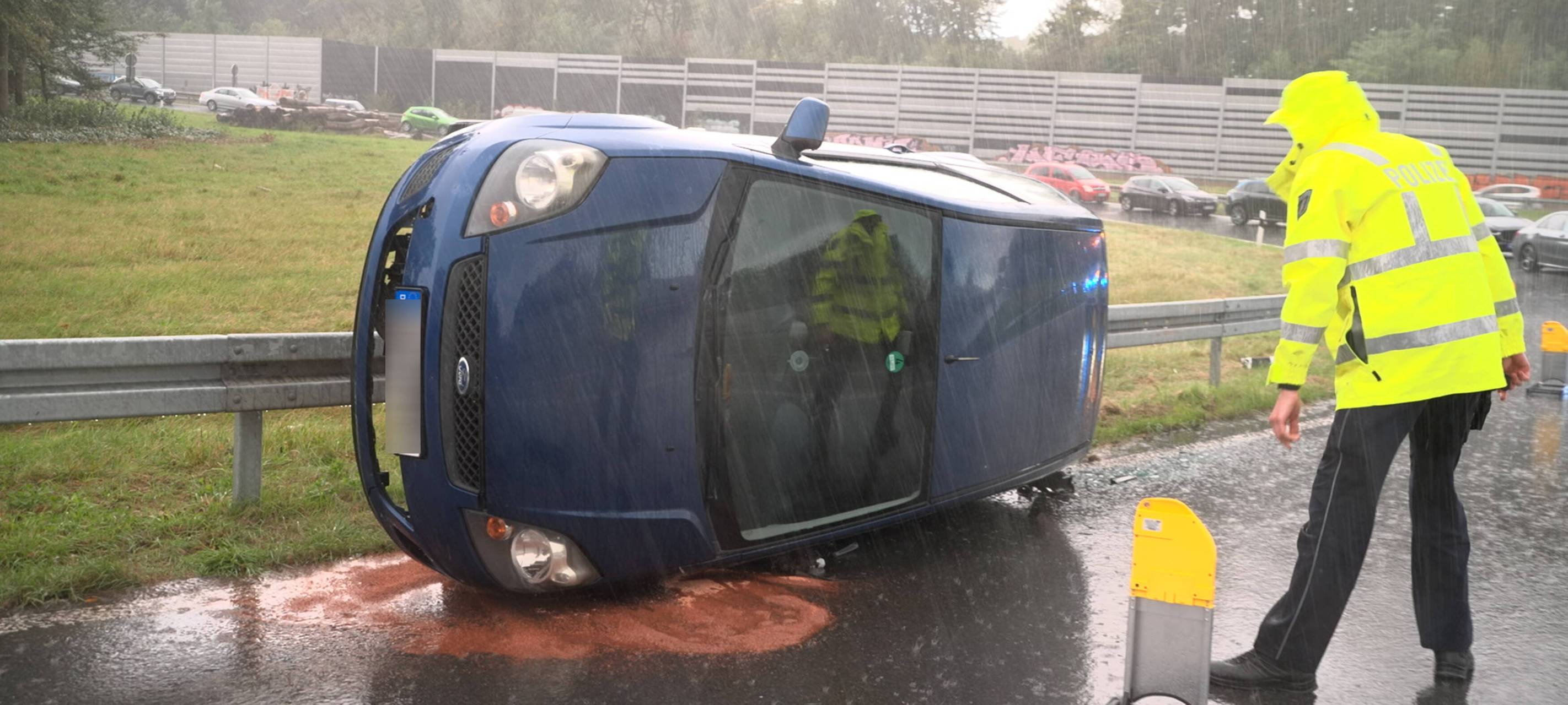 Unfall in Recklinghausen: Auto kippt auf die Seite