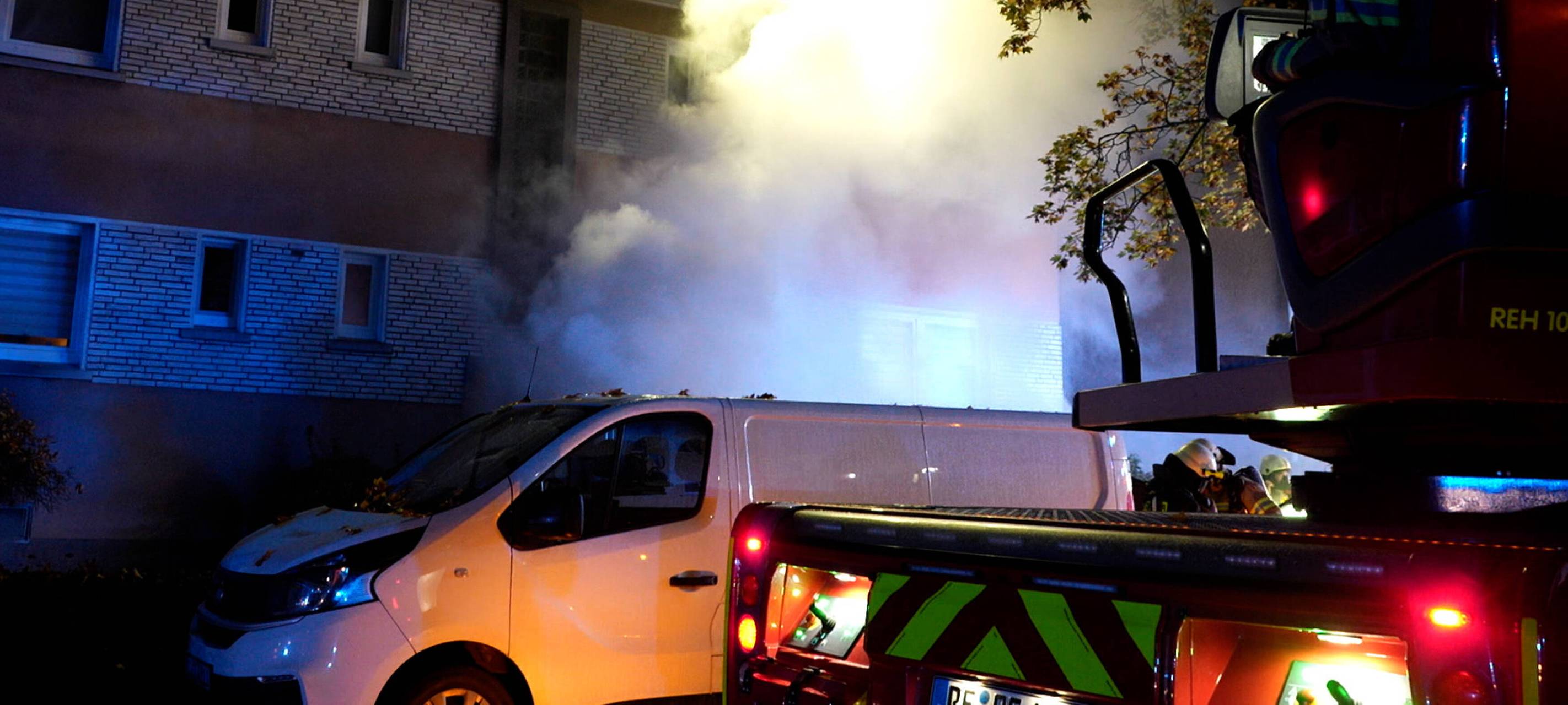 Recklinghausen: Feuerwehr rettet Mutter und Baby aus Fenster