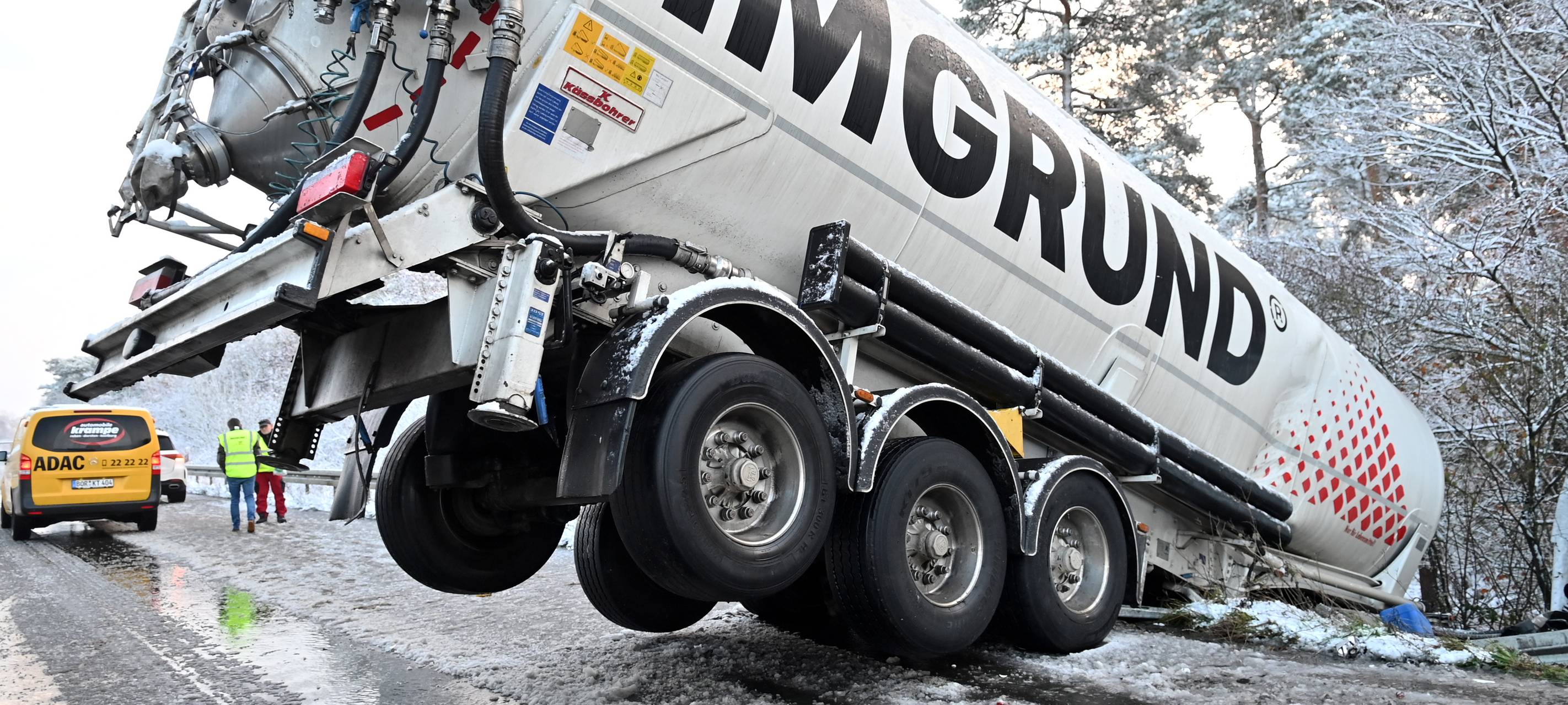 Unfälle und Vollsperrung im Kreis Recklinghausen durch Wintereinbruch