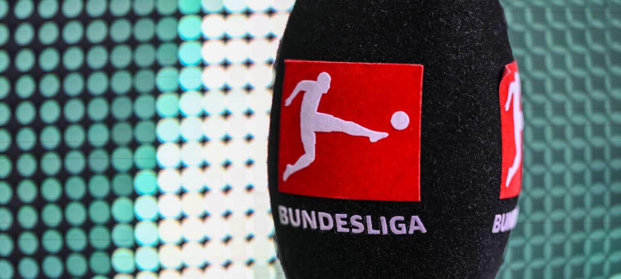 Das Mikrofon mit dem Bundesliga-Logo